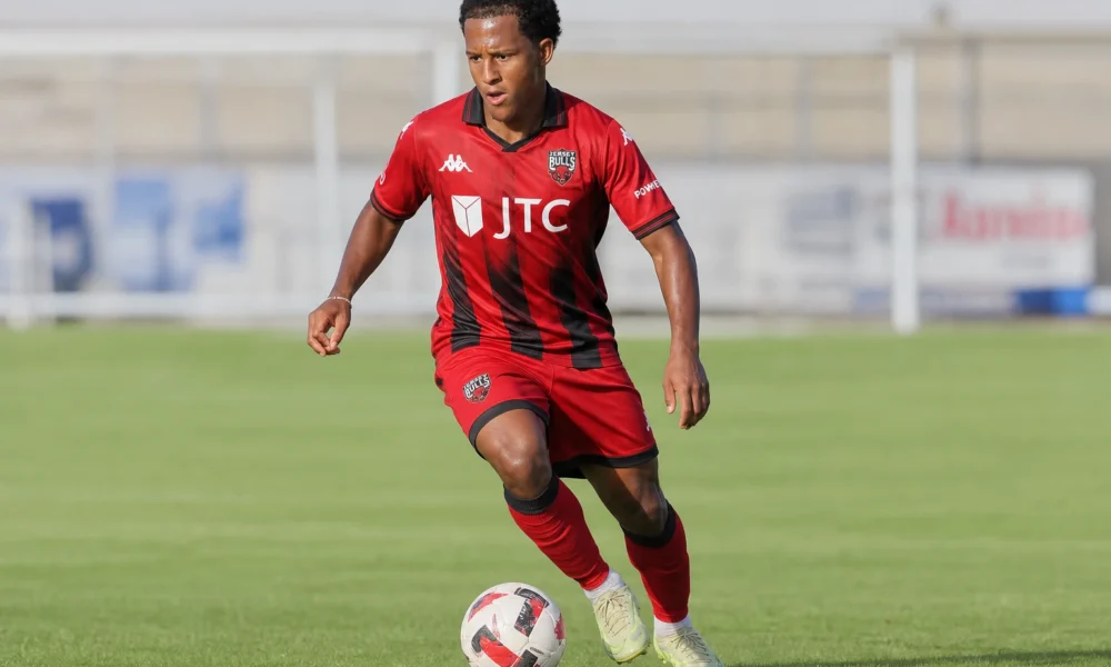 Sammy Henia-Kamau Jersey Bulls return after Hull City release
