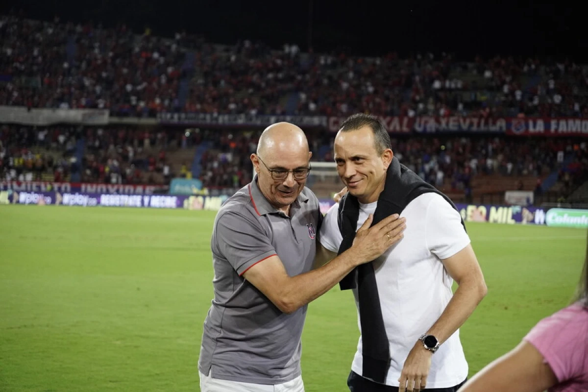 Alfredo Arias y Alejandro Restrepo durante un partido entre DIM y Pereira valido por la Liga Betplay