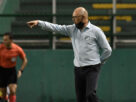 Alfredo Arias en su etapa como director técnico del Deportivo Cali.