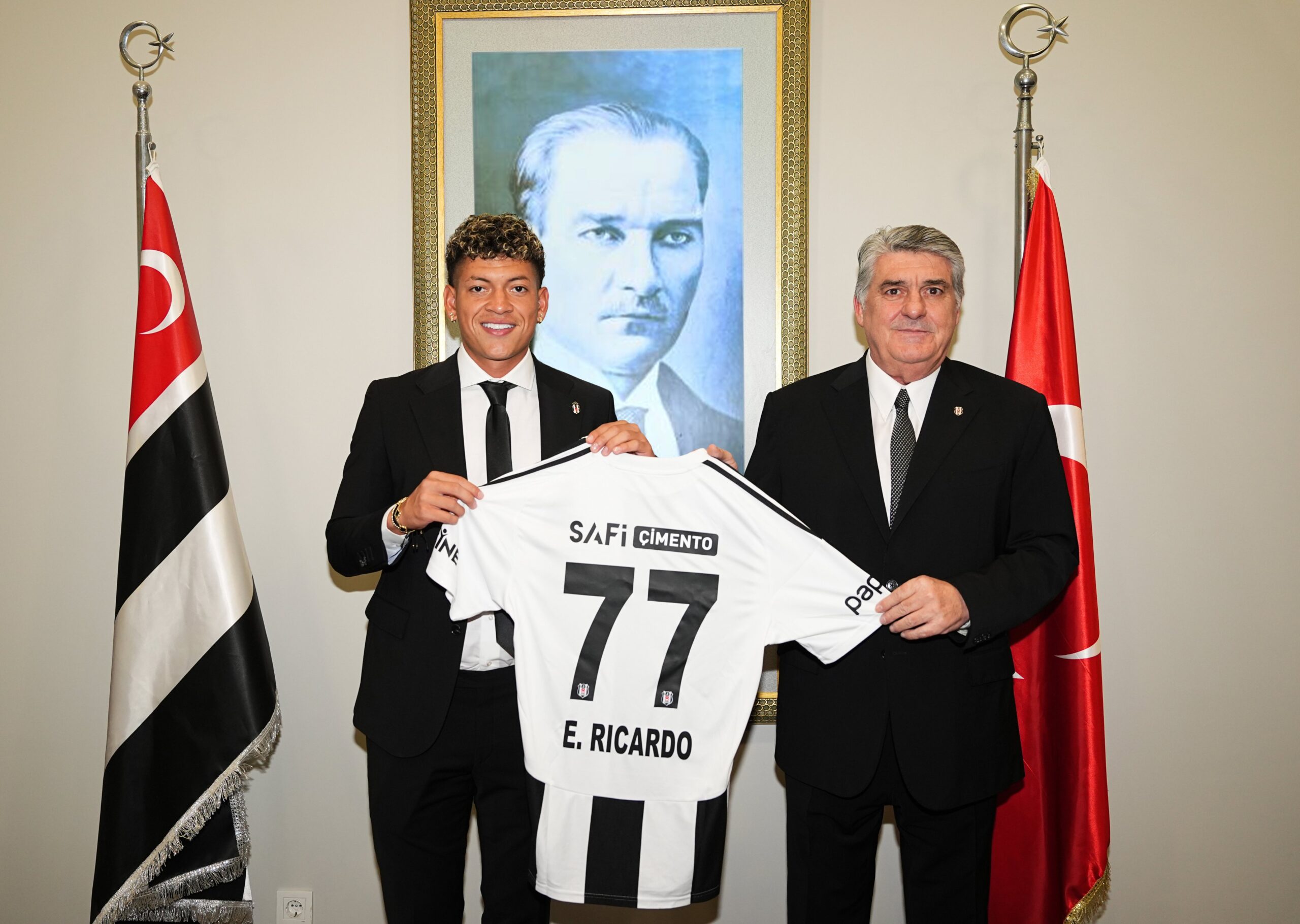 Elan Ricardo fue presentado como nuevo jugador del Besiktas