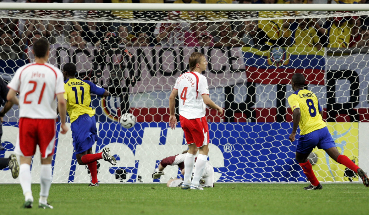 Delgado anotando ante Polonia en el Mundial del 2006